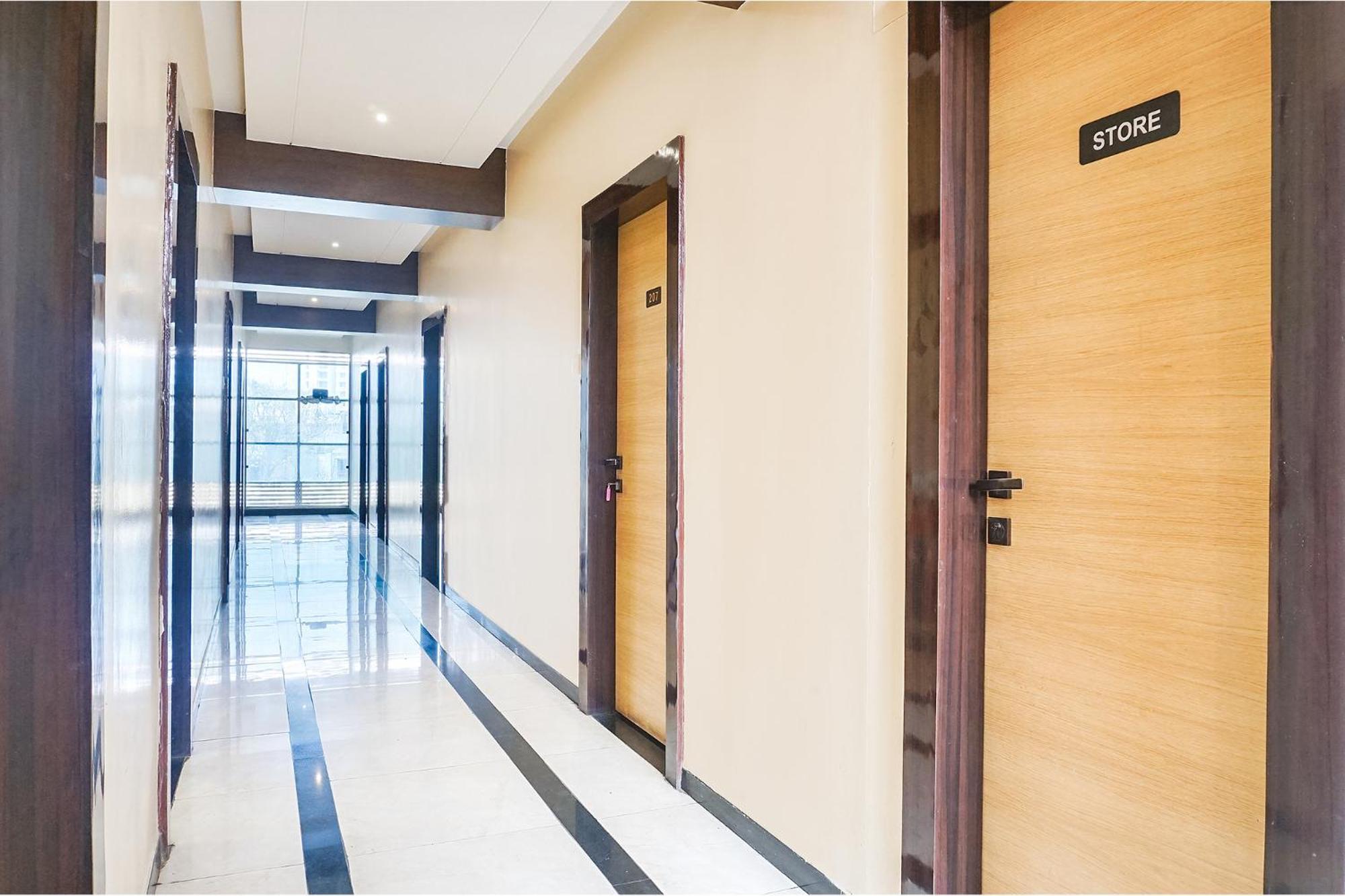 Hotel Fabhotel Krishna Regency - Nr Pcmg Park Pune