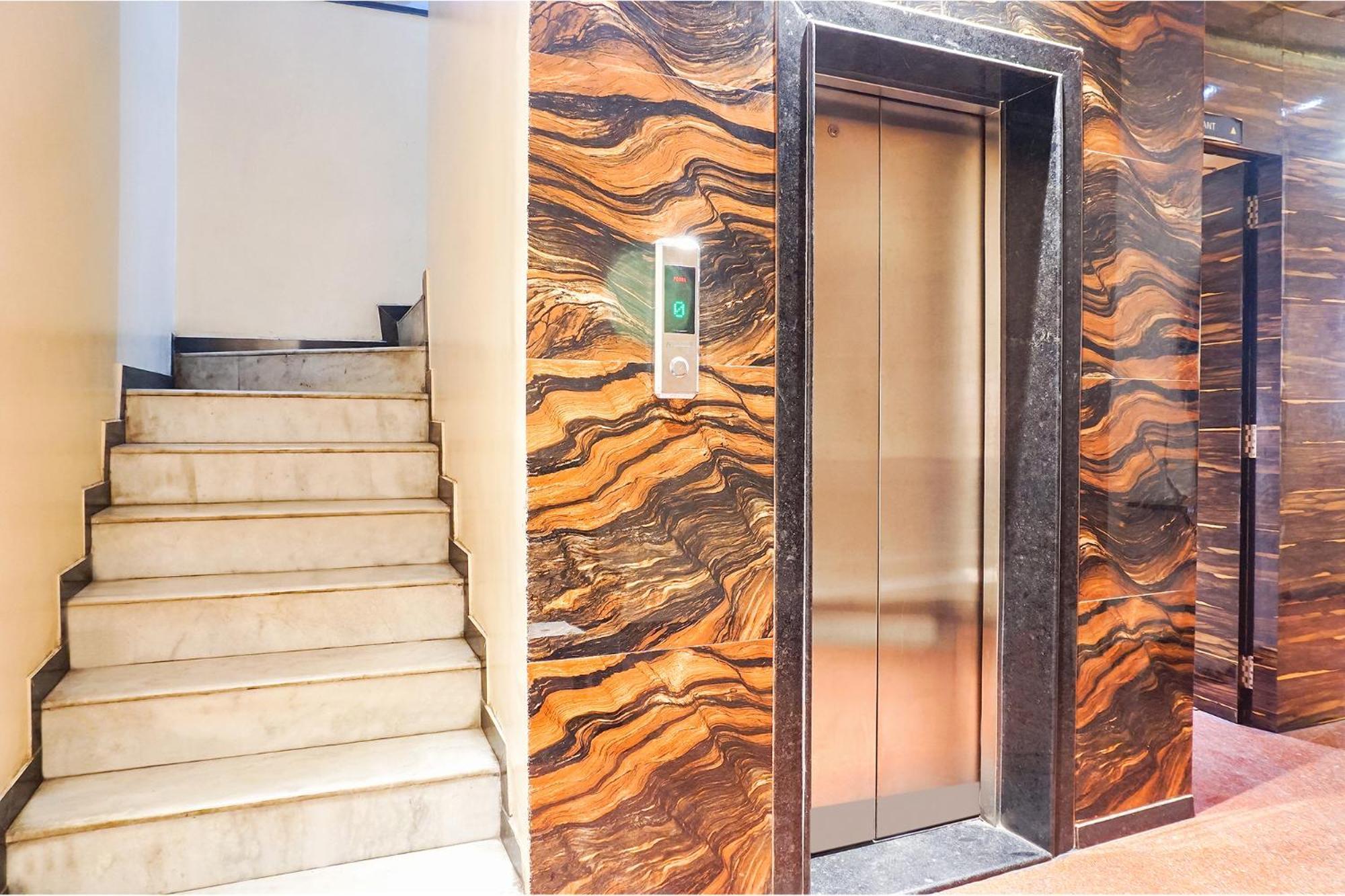 Hotel Fabhotel Krishna Regency - Nr Pcmg Park 3*