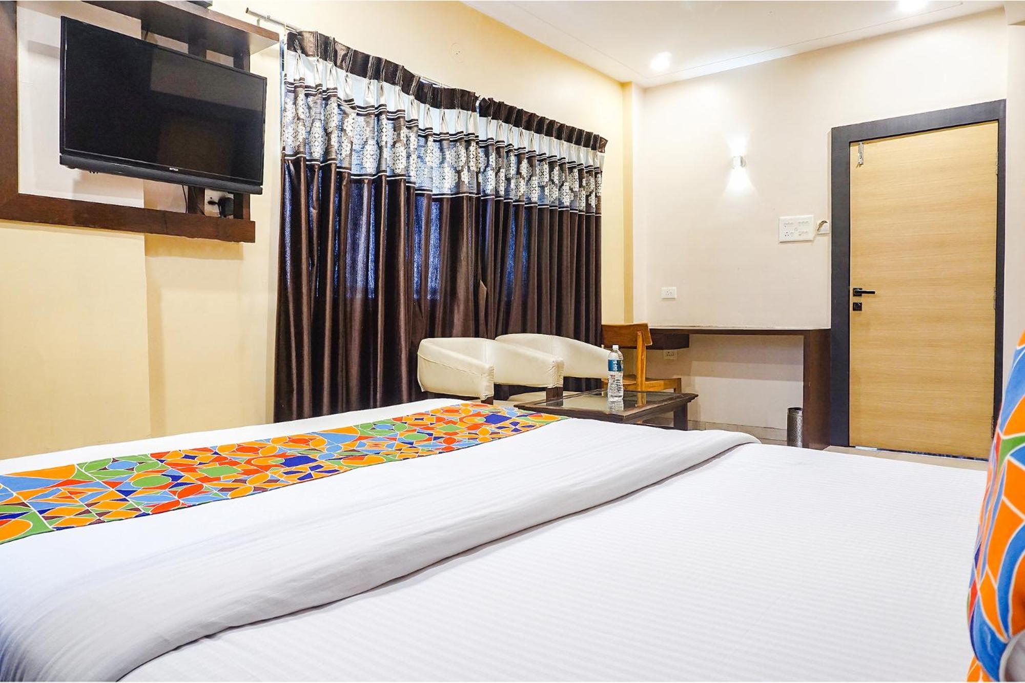 Fabhotel Krishna Regency - Nr Pcmg Park