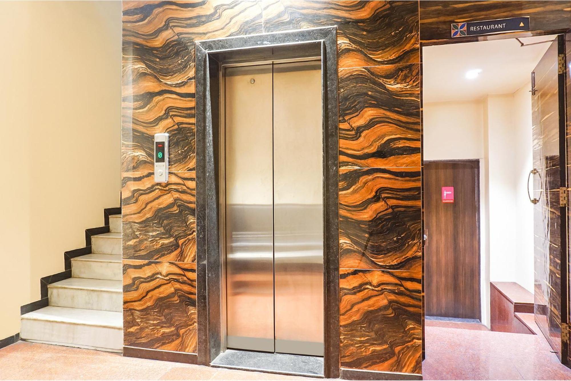 Fabhotel Krishna Regency - Nr Pcmg Park